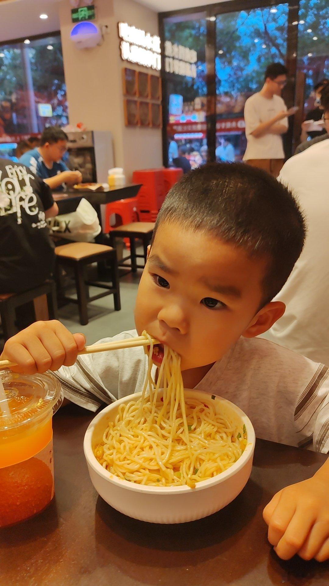 来吃点垃圾食品会更快乐！ 