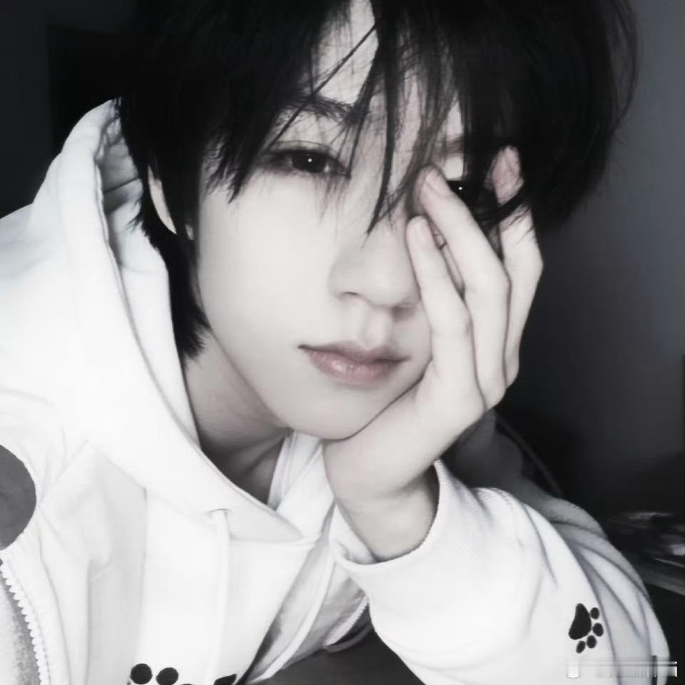 贺峻霖贺峻霖卫龙全球品牌代言人贺峻霖五十公里桃花坞6 𝓢𝓱𝓪𝓷 𝓨𝓮