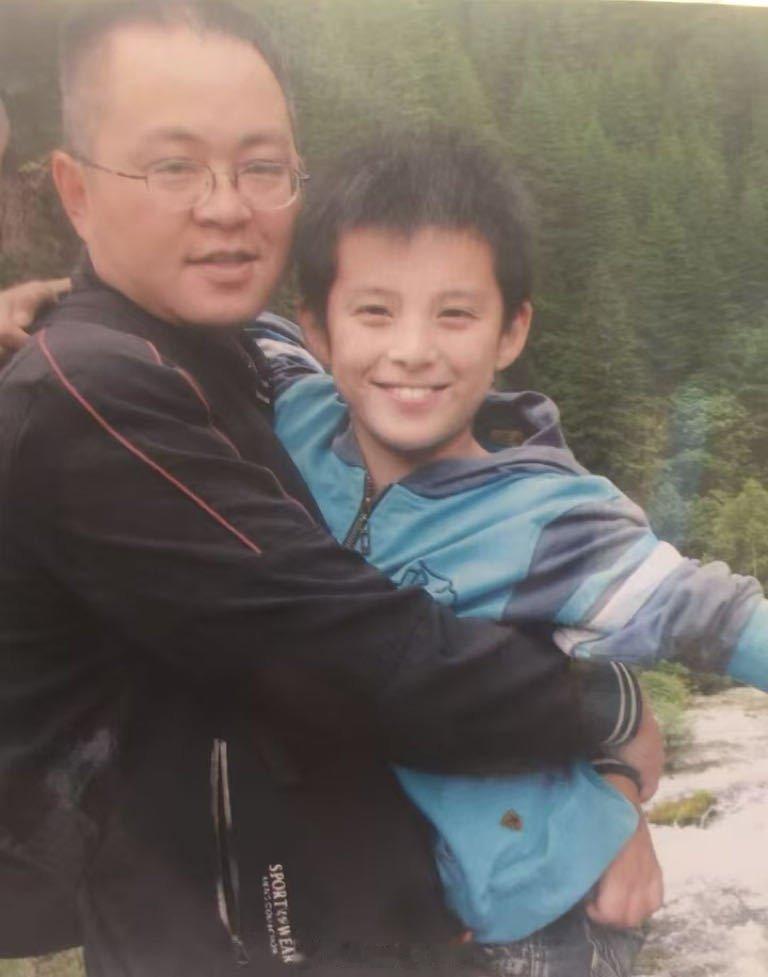 王鹤棣等比长大 啊啊啊啊啊啊好可爱的幼年棣棣[羞嗒嗒]这不就是等比长大嘛😭 