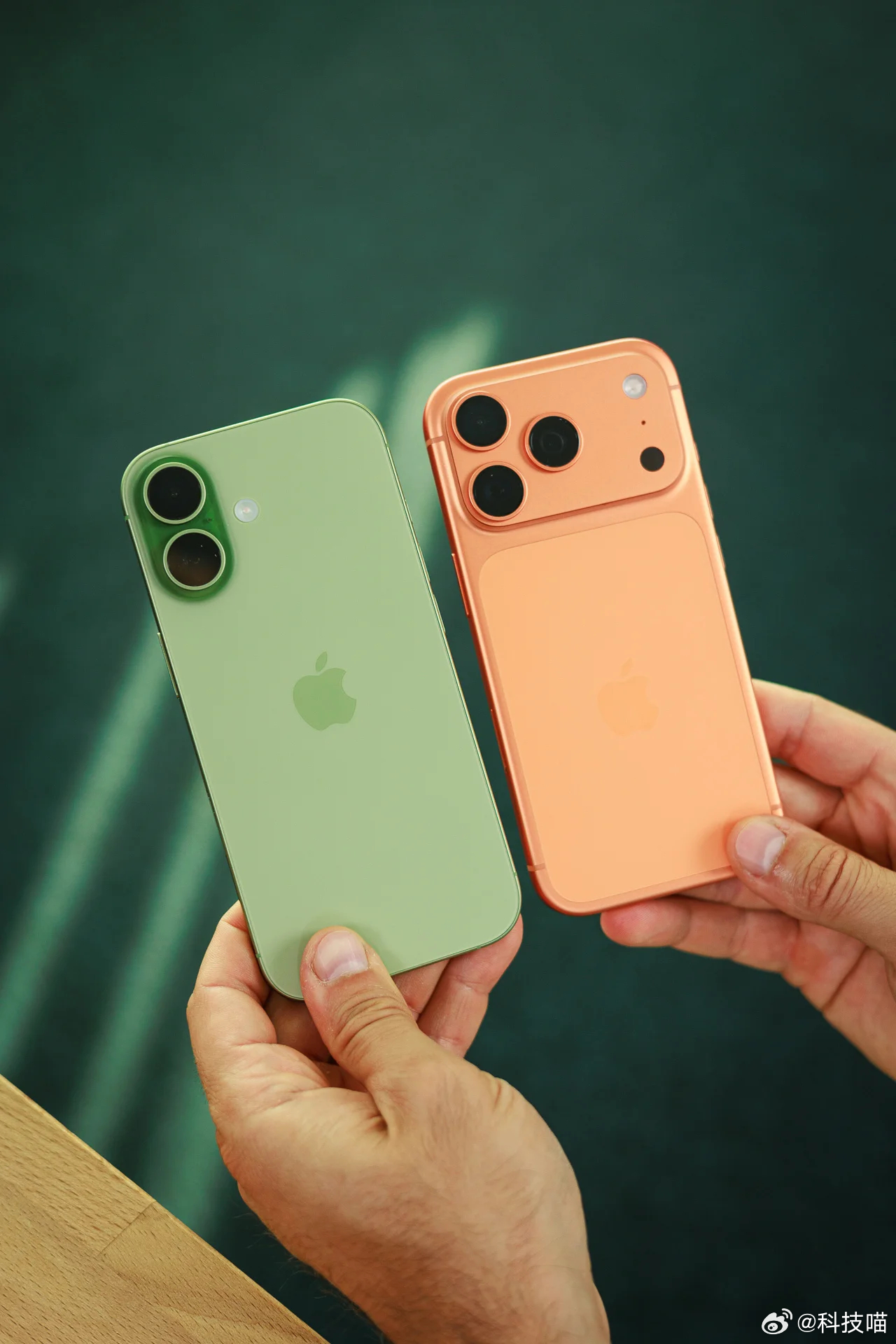 讲个笑话：其他手机涨价，让iPhone 17成了性价比手机 