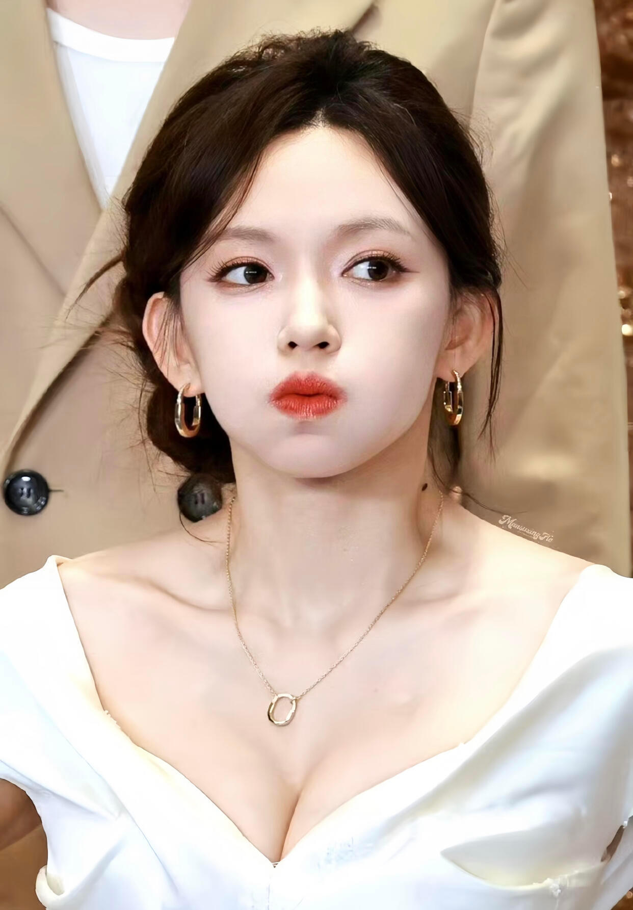 啊啊啊！这张好奶萌啊！好美 ​​​