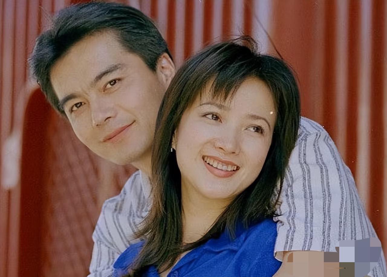 他俩离婚后，儿子一句话让全网破防！
说出来你可能不信，娱乐圈最体面的离婚夫妻，当