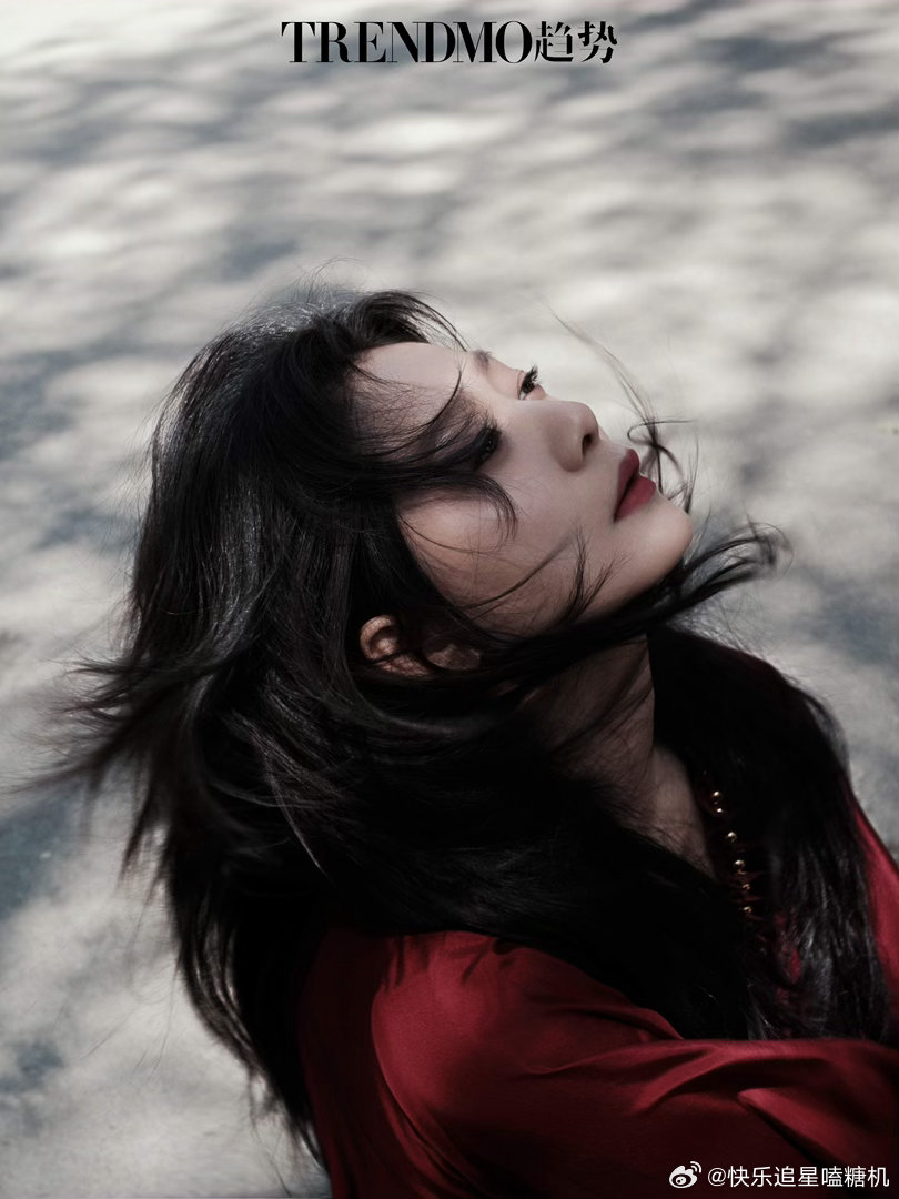王真儿回应上海女子图鉴翻红 刷到采访里王真儿说人生在低谷的时候四面八方都是上坡路