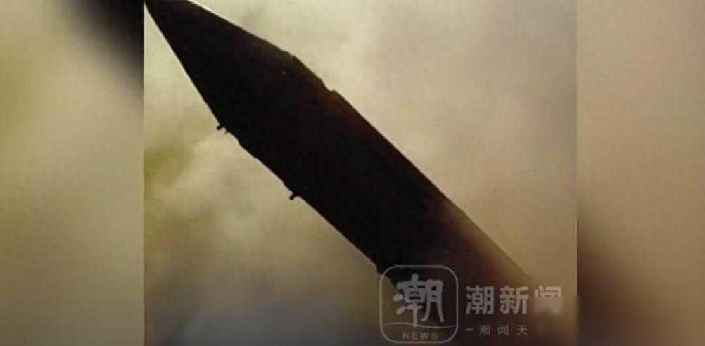 春节刚过，军队视频突然刷屏，有人睡醒发现手机里全是“备战”画面，心里咯噔一下。2