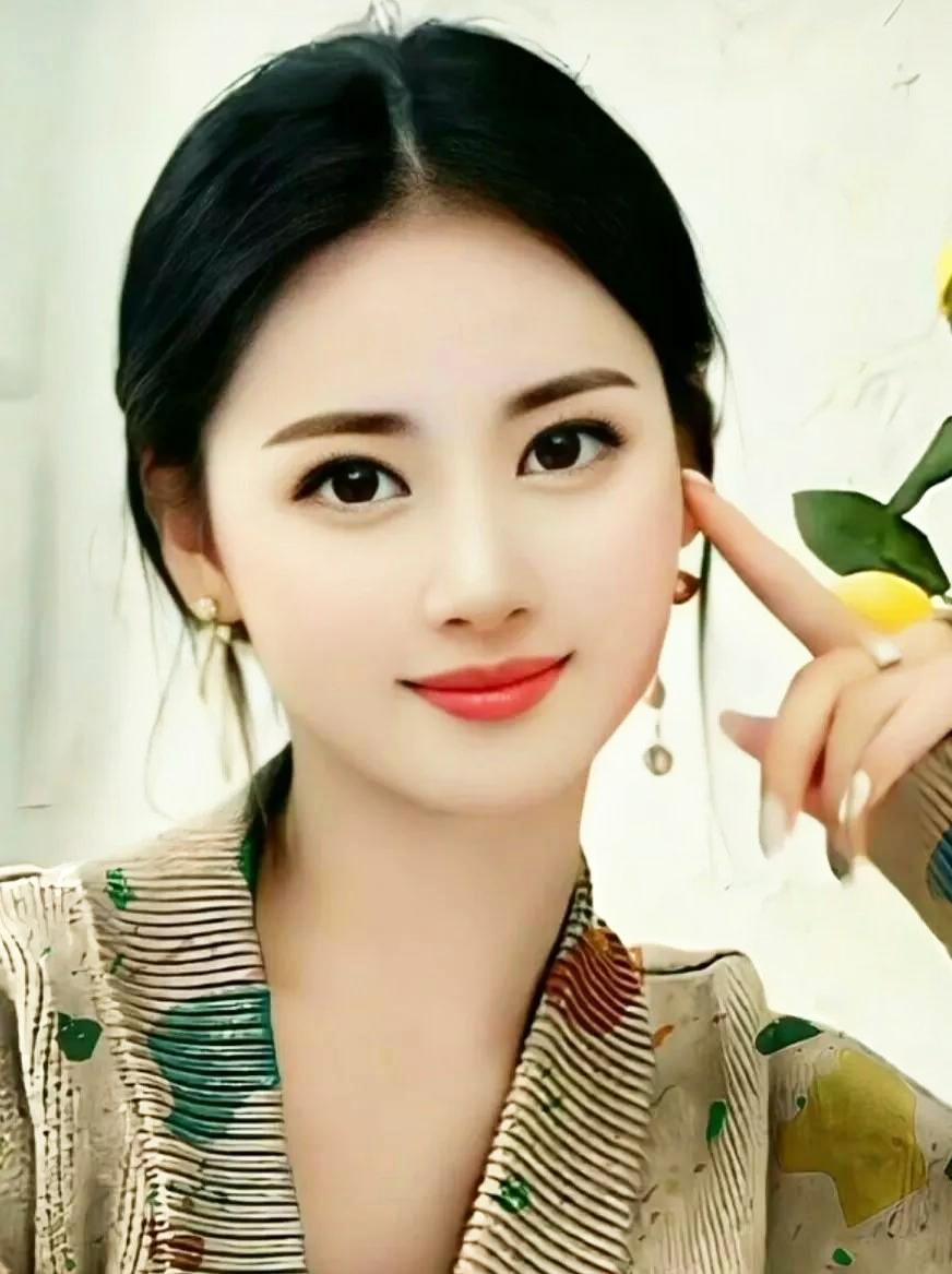 元气少女，清新自然，微笑面对每一天！😊🌸💕