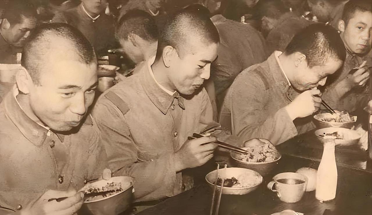 1938年2月8日，中国传统的大年初九，南京的日本领事馆招待当时的南京外国人。这