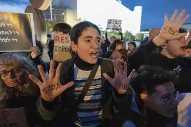 全面悬赏打美军，伊朗最大盟友出现，美以卖惨谴责伊朗袭击给邻国特别是以色列民用建筑