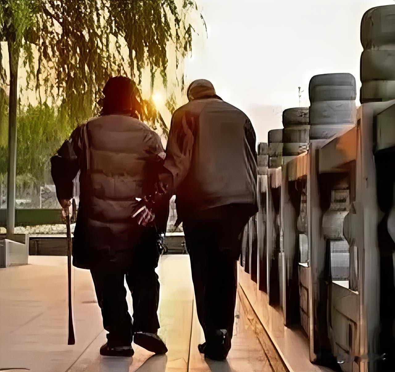 江苏，一对老夫妻一生生了3个女儿，大女儿、三女儿出嫁，二女儿招婿。如今，老夫妻年