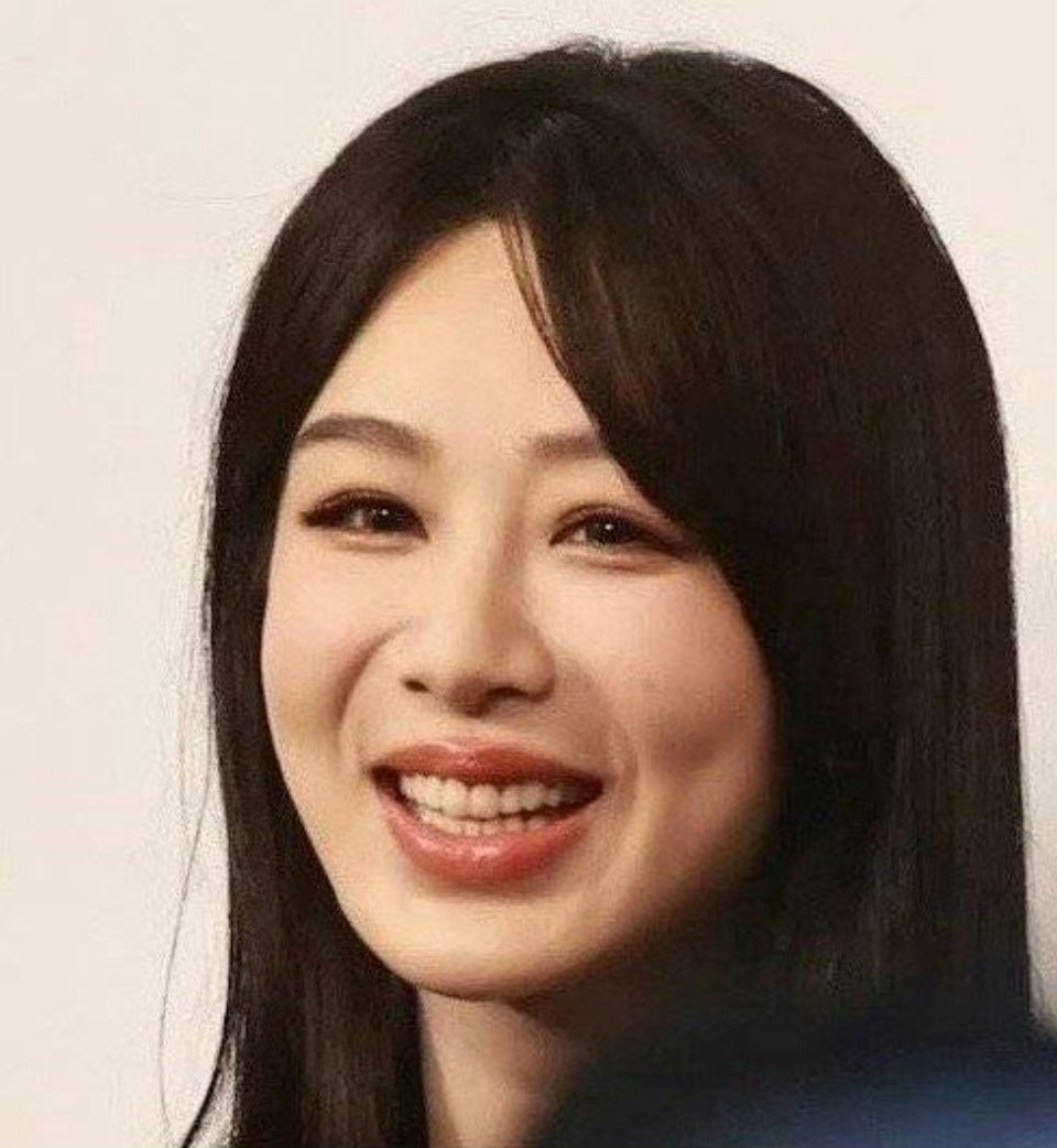 杨紫现在的法令纹怎么已经变成括号了，颜值这么虐的吗？ ​​​