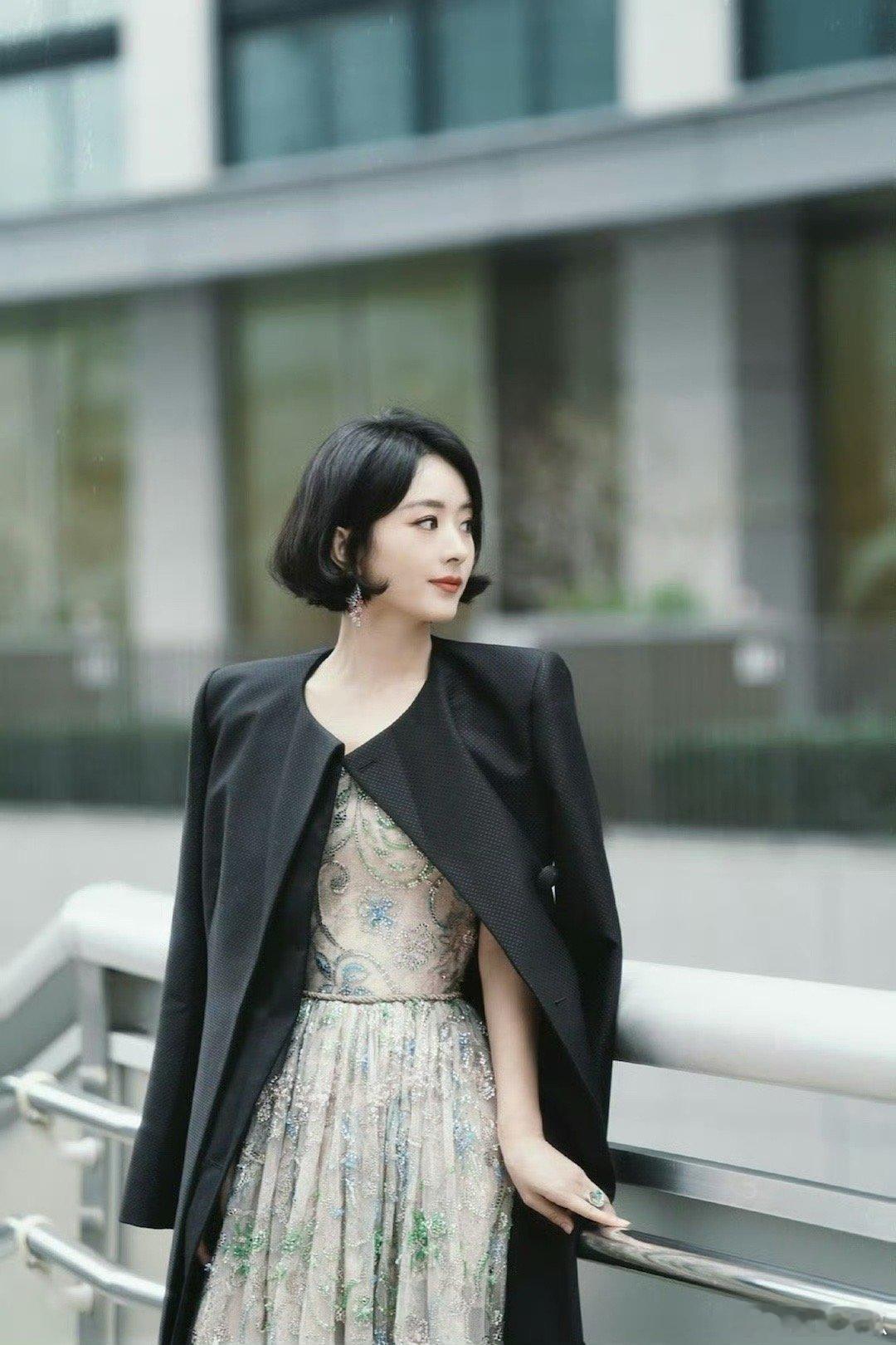 赵丽颖工作室预告东京电影节造型，虫子又幸福了吧[鼓掌] ​​​