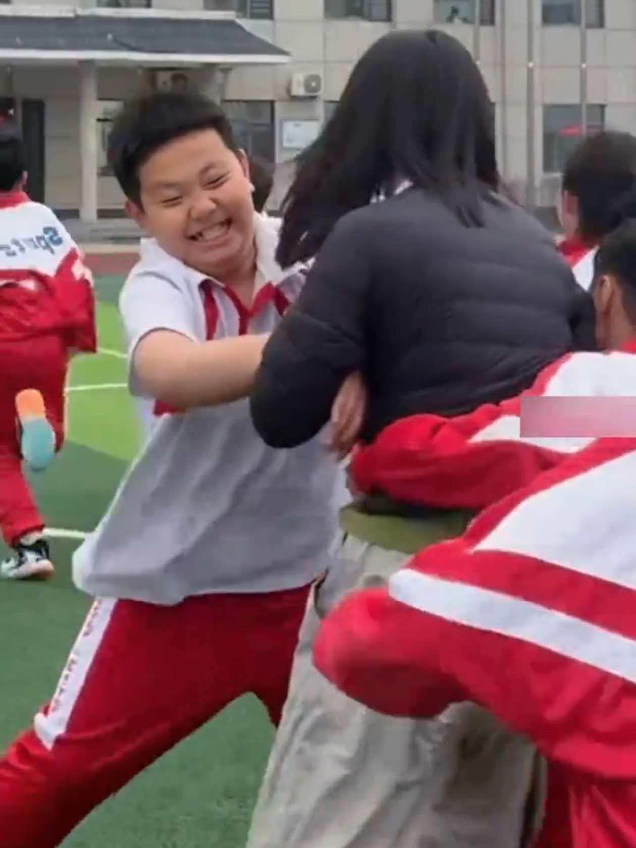 辽宁本溪，何老师，4月10号，和班里的学生约了一场跑步比赛，输了的人要做10到2