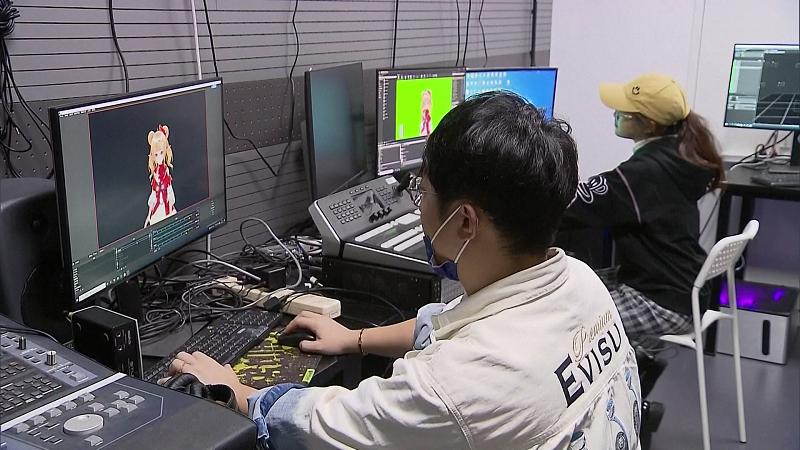 AI漫剧的未来发展面临哪些挑战AI漫剧制作很快，几小时就能出一部成片，但低质量重