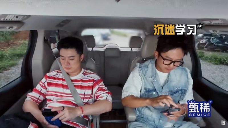 邓超五哈转场还在学英语邓超边录五哈边学英语 邓超说到做到！之前说学了一百多堂英语