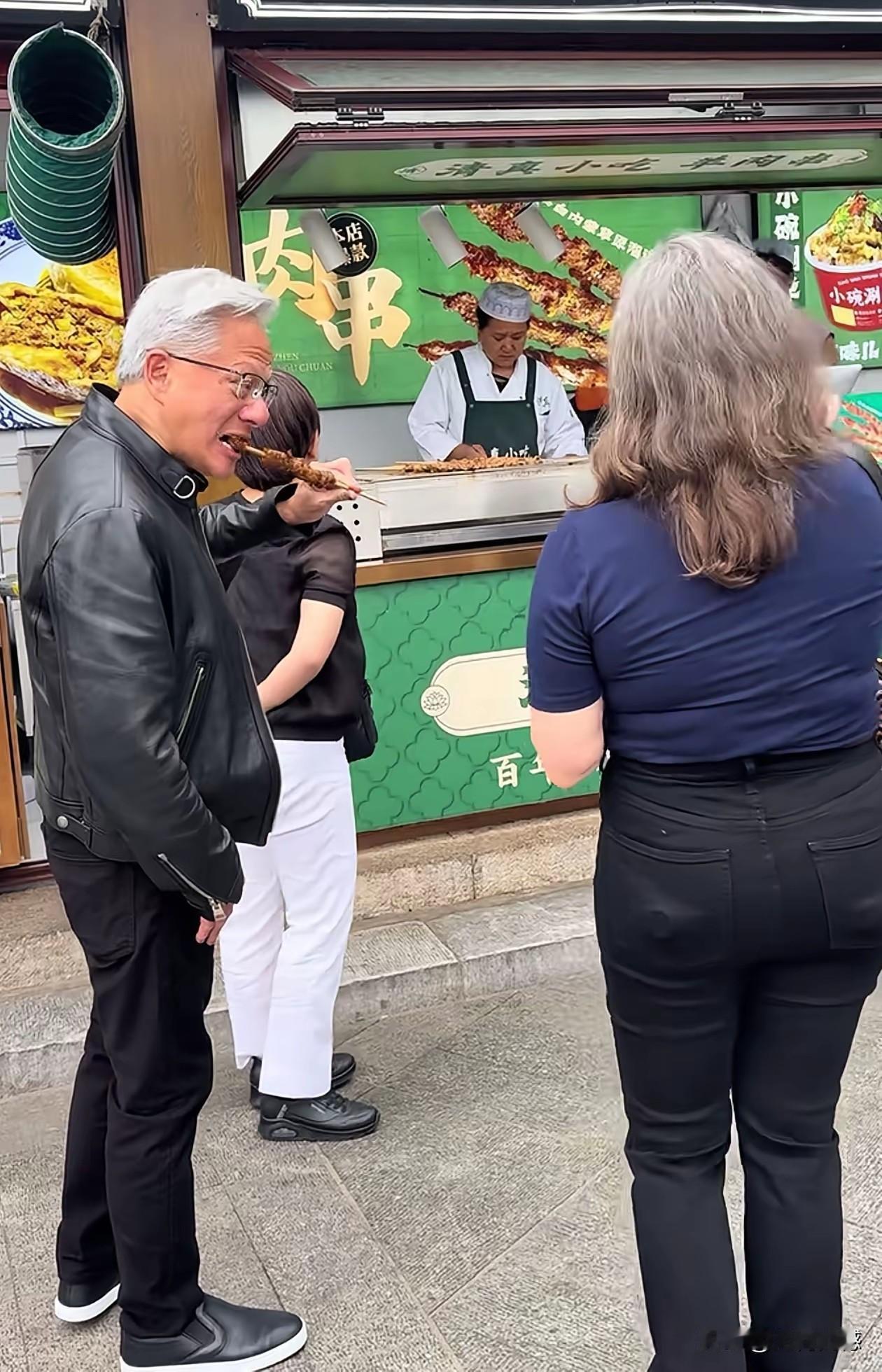 黄仁勋胃口真好，啥都能吃，也不挑食，北京之行他吃了多少东西？在正规场合咱也没看到