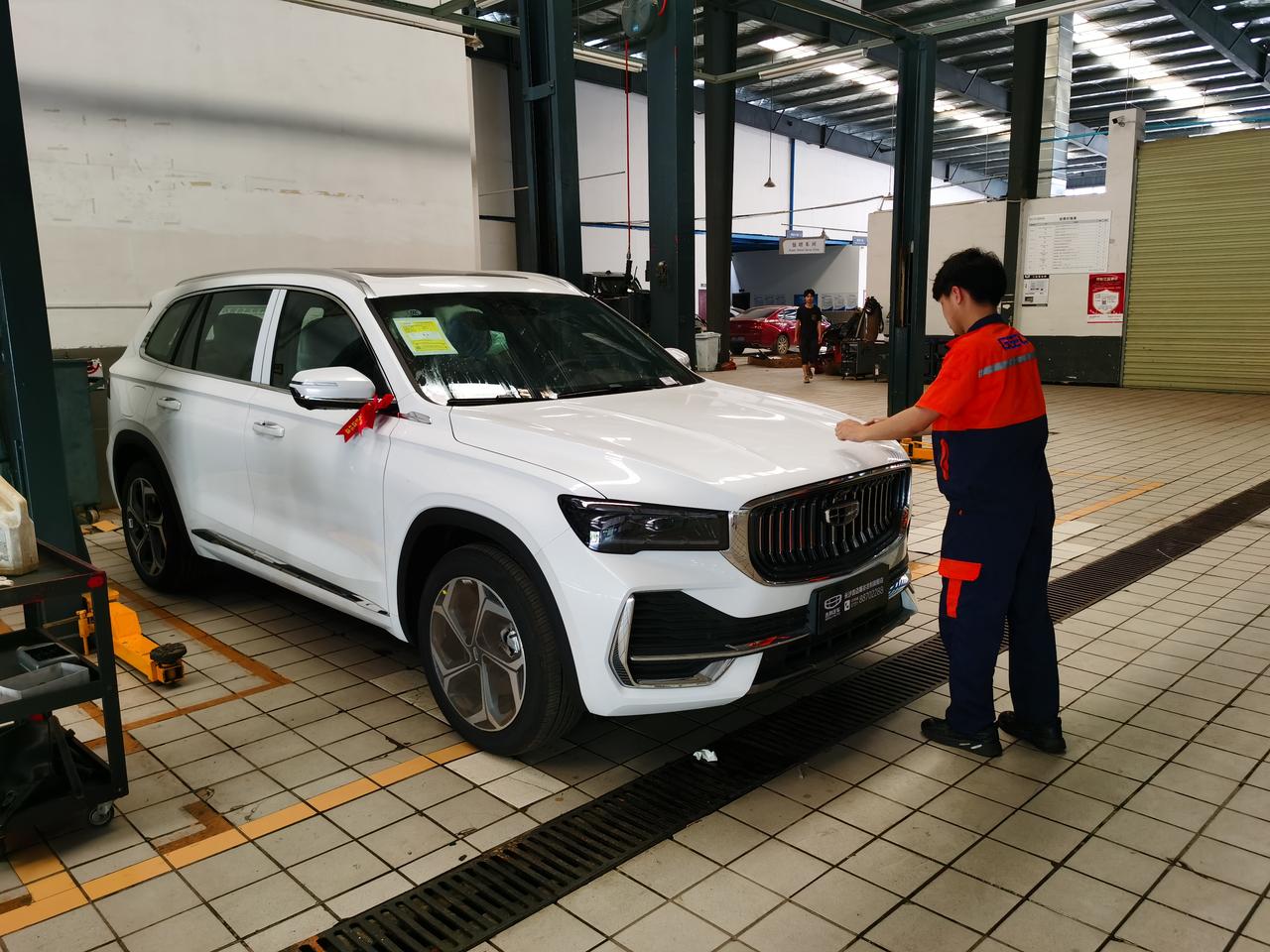 我原来的燃油车是吉利帝豪，在前面两年都是选择去吉利4S店进行保养，很多人可能不知