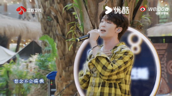 王赫野和张月唱出两个北半球一首歌唱出两个北半球万万没想到，同一首经典歌曲，居然被