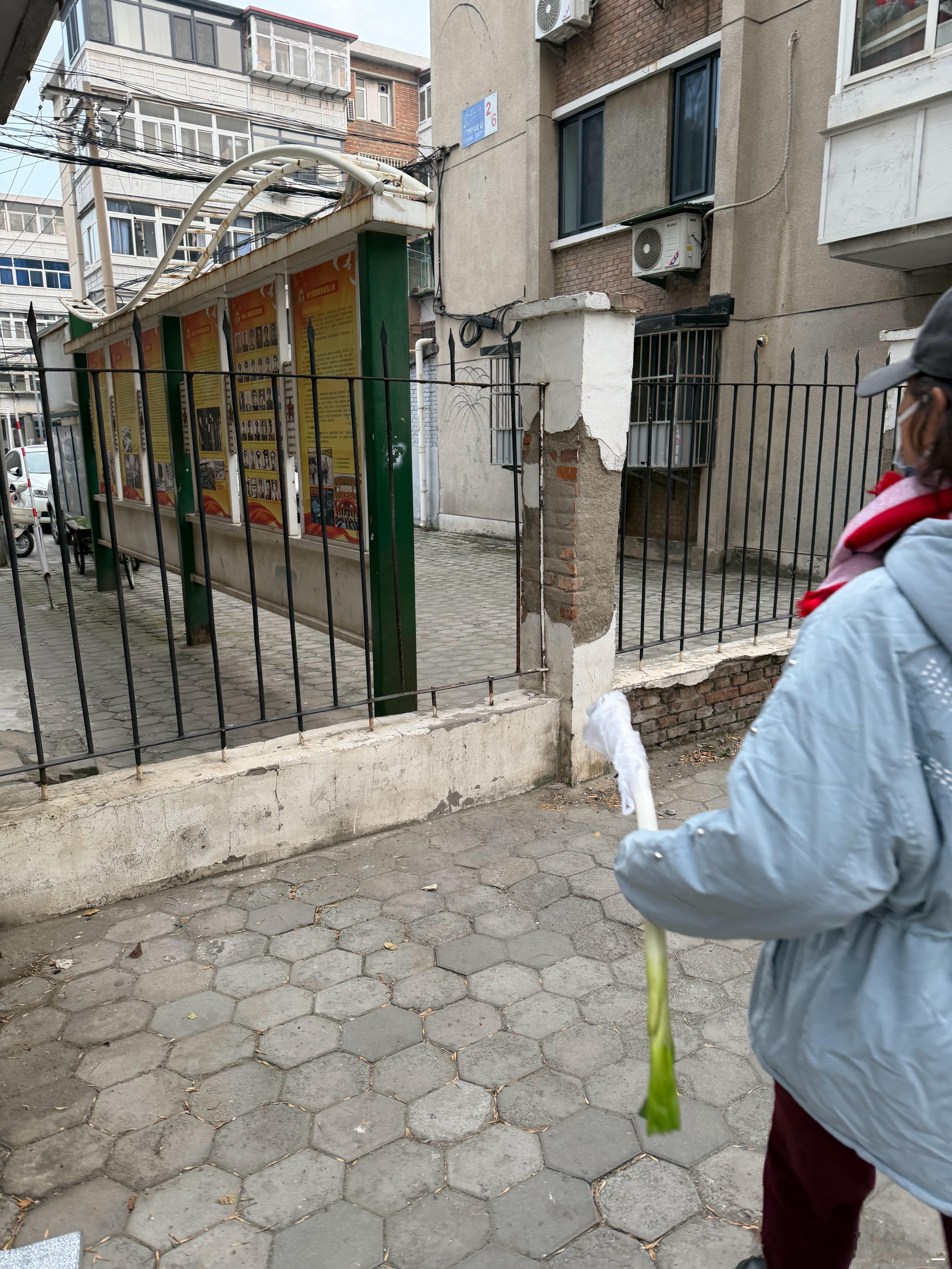 我今天终于体会到了“这世界上本没有路，走的人多了就有了路”，还有一定要相信高德。