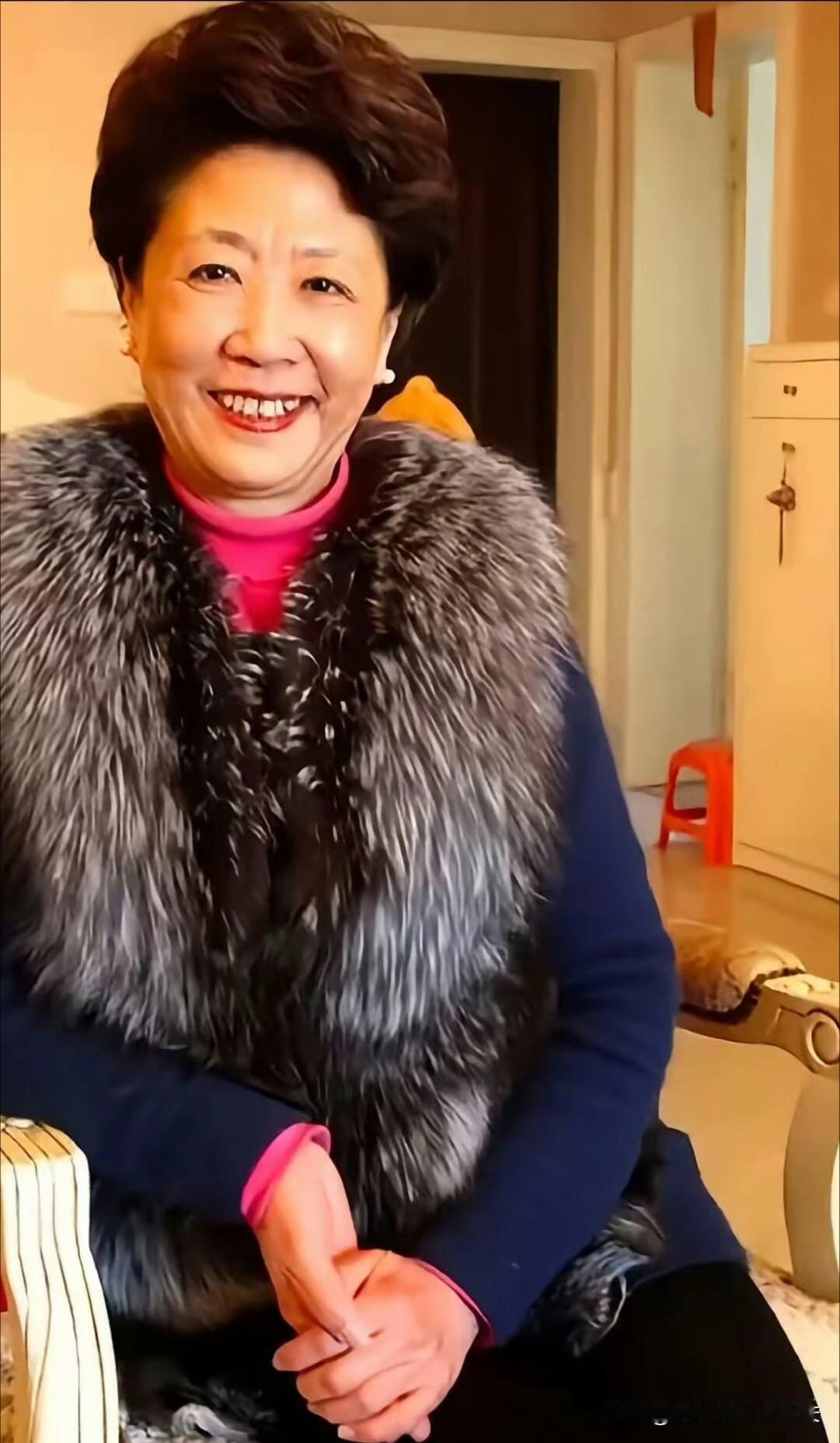 四个多钟头。
昨天下午，调查的人在苏州庞家后人那里坐了这么久。平常问个话，半小时