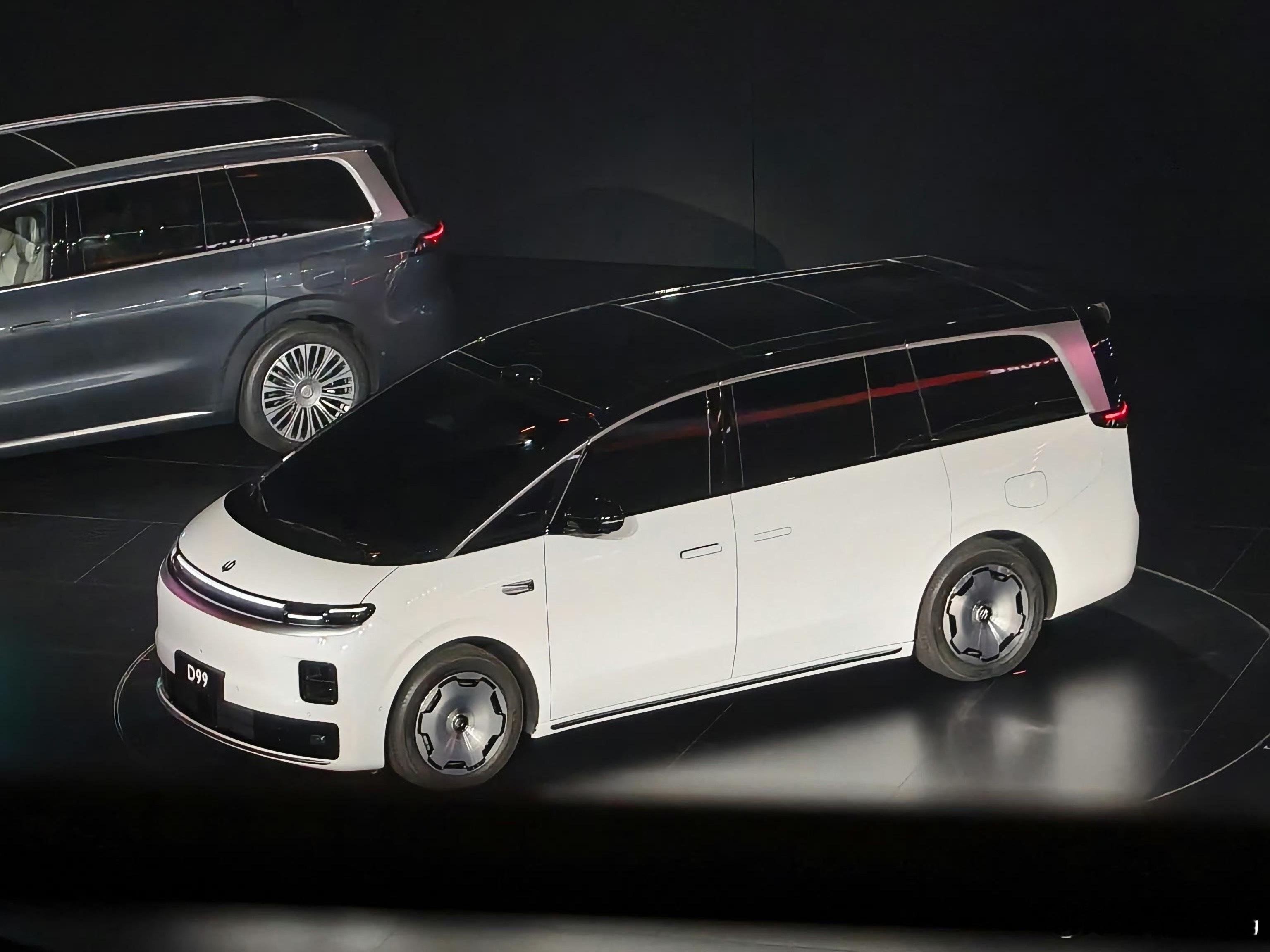 零跑首款MPV，零跑D99亮相