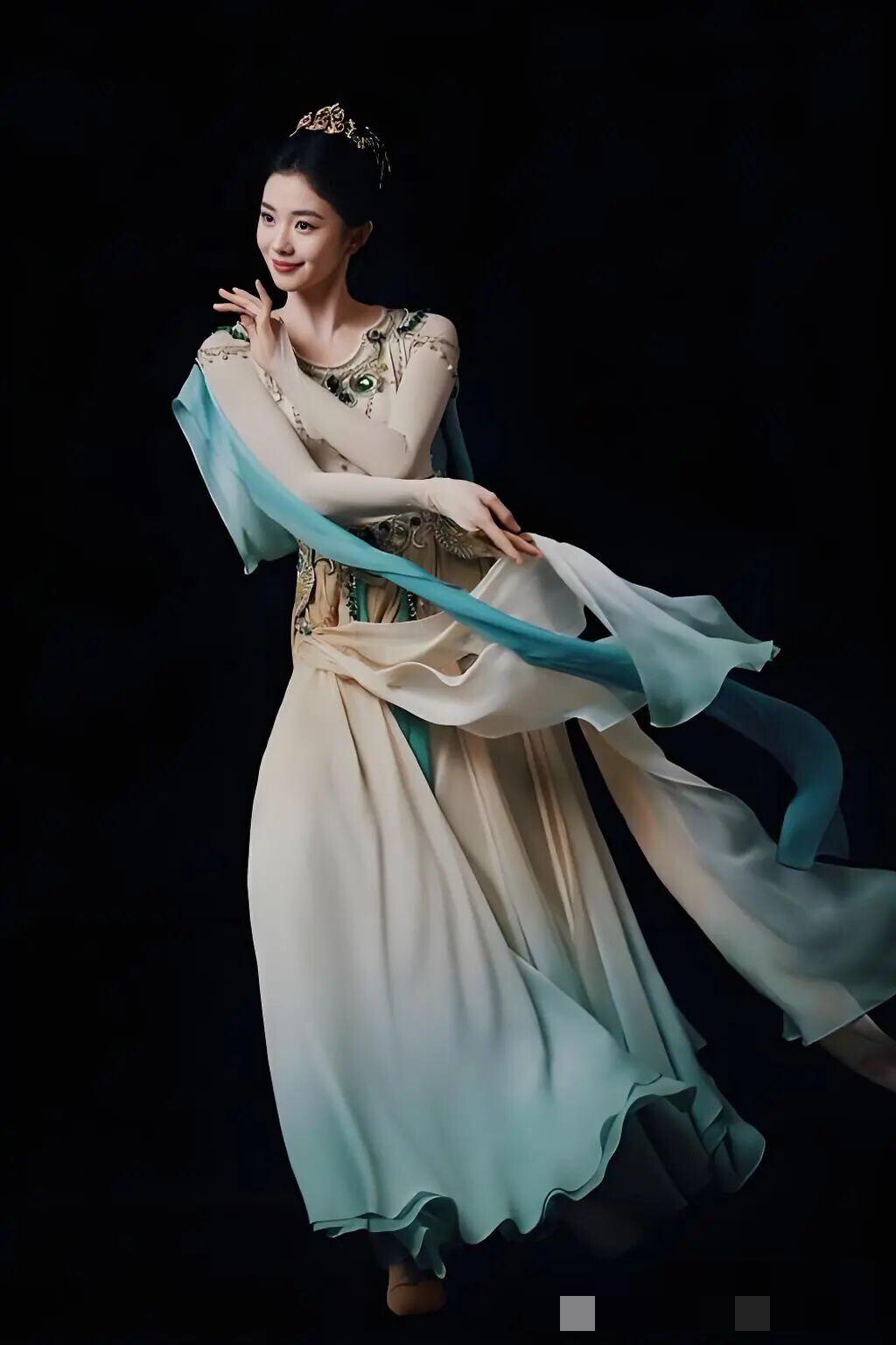 今年央视的审美up up up，
好仙，
还有人不认识嘛宝藏女孩灵魂的舞者刘浩存