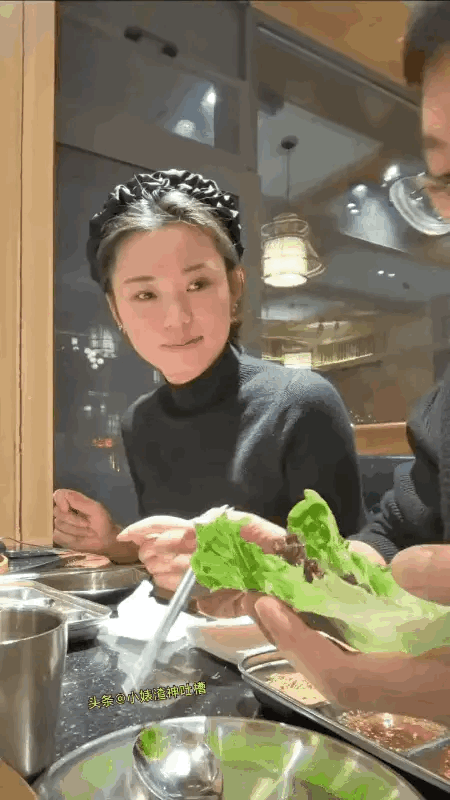 网传的这段视频拍出了灵魂，这是甜蜜而又让人充满期待的爱情生活。
在女主充满期待的