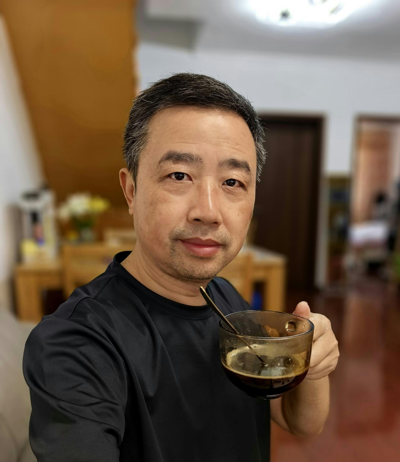 戒酒325天有感
酒龄四十年，今天是我戒酒的第325天，全程滴酒未沾。
 
距离