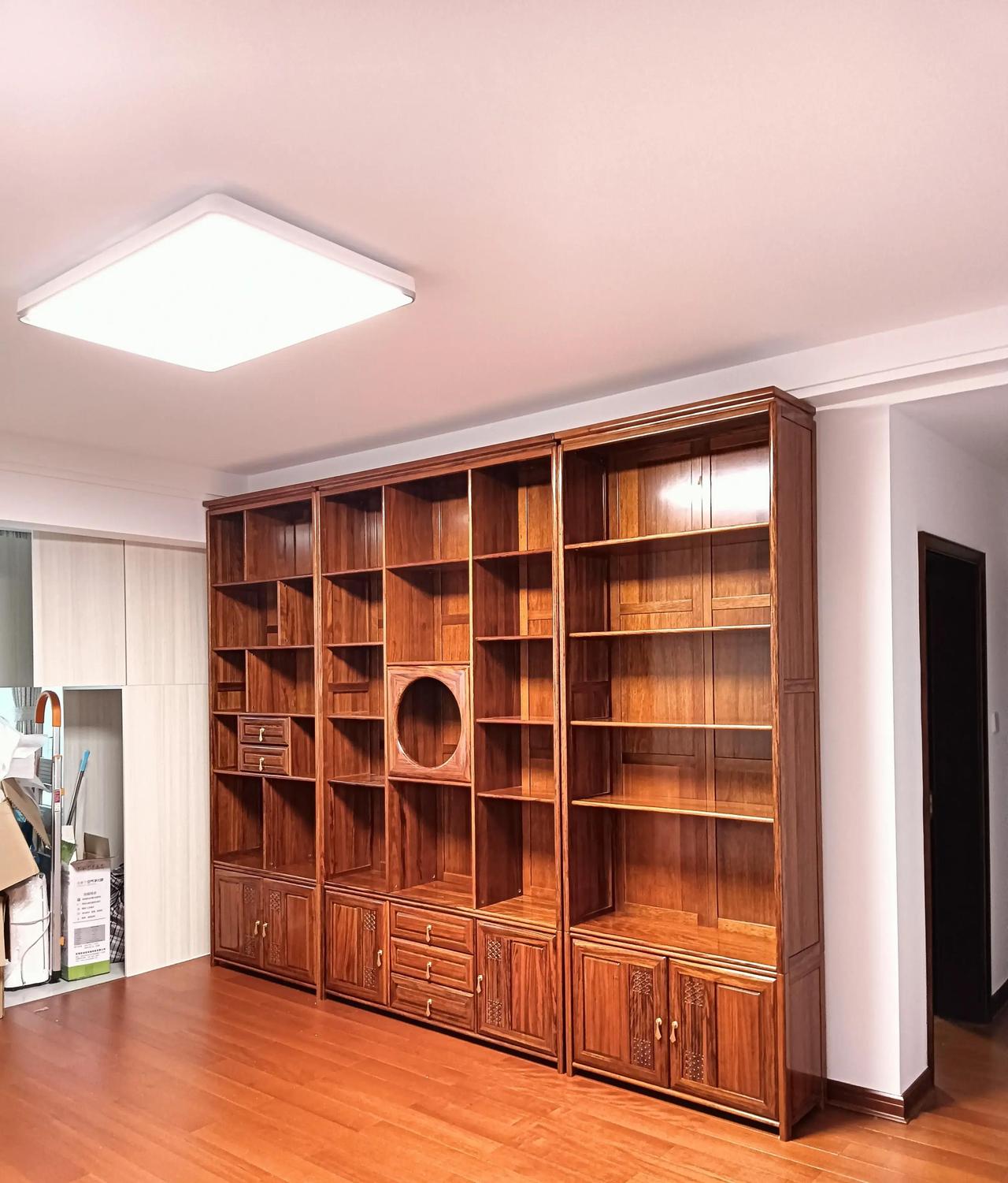 1992年青岛黄岛，一家家具厂的餐椅让酒店总监从怀疑到死忠，33年零故障逆袭成连