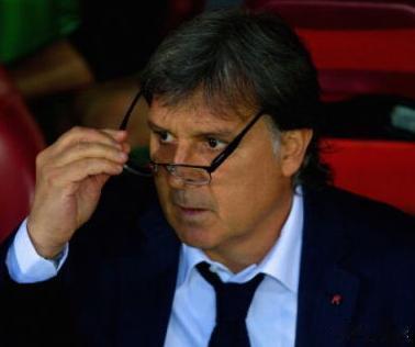 【巴萨堕落罪臣不得不离队】4月11日，前巴萨门将博纳诺认为，在巴萨被马竞淘汰后，