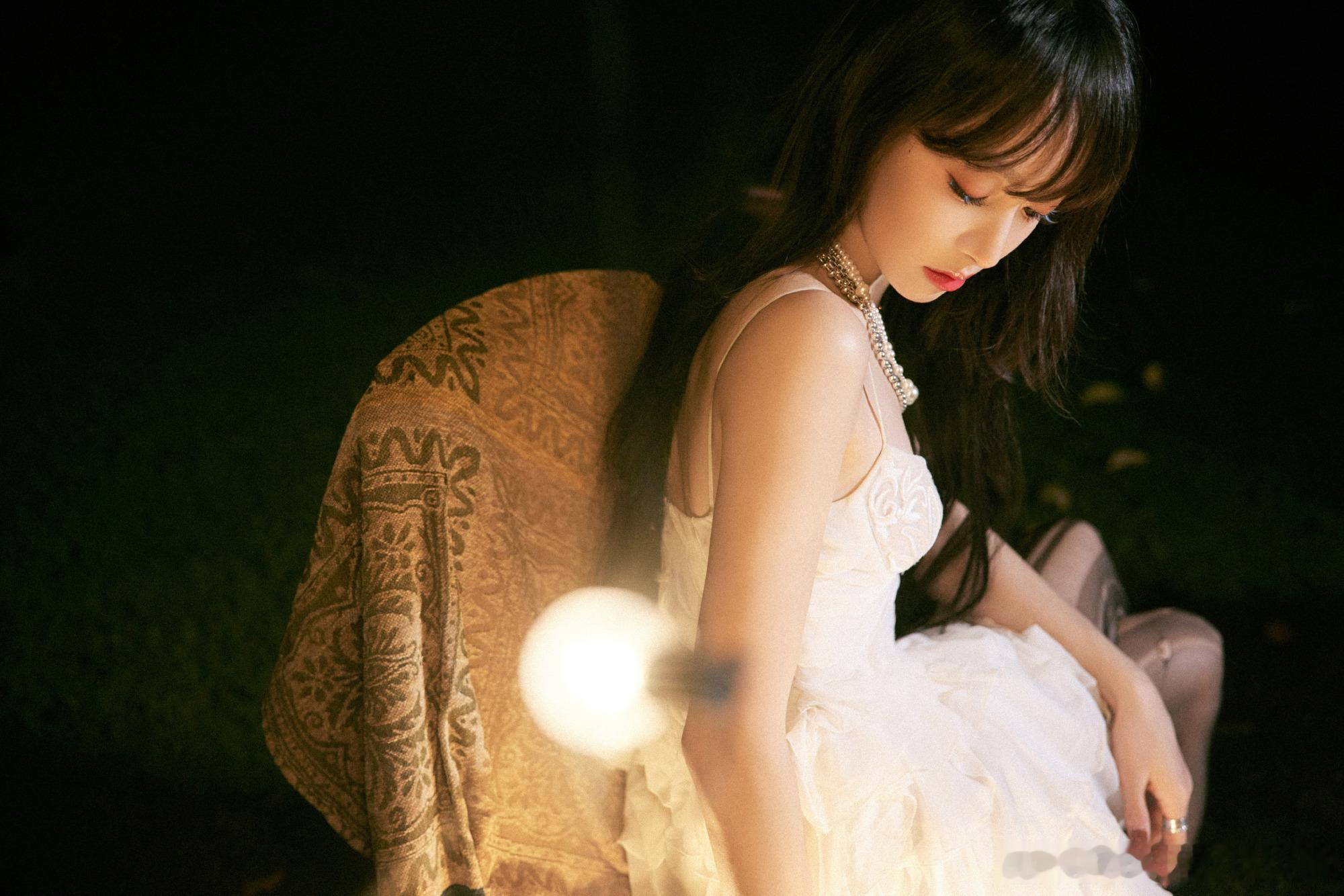 宋茜跨年造型出图，酷飒美女。[爱慕] ​​​