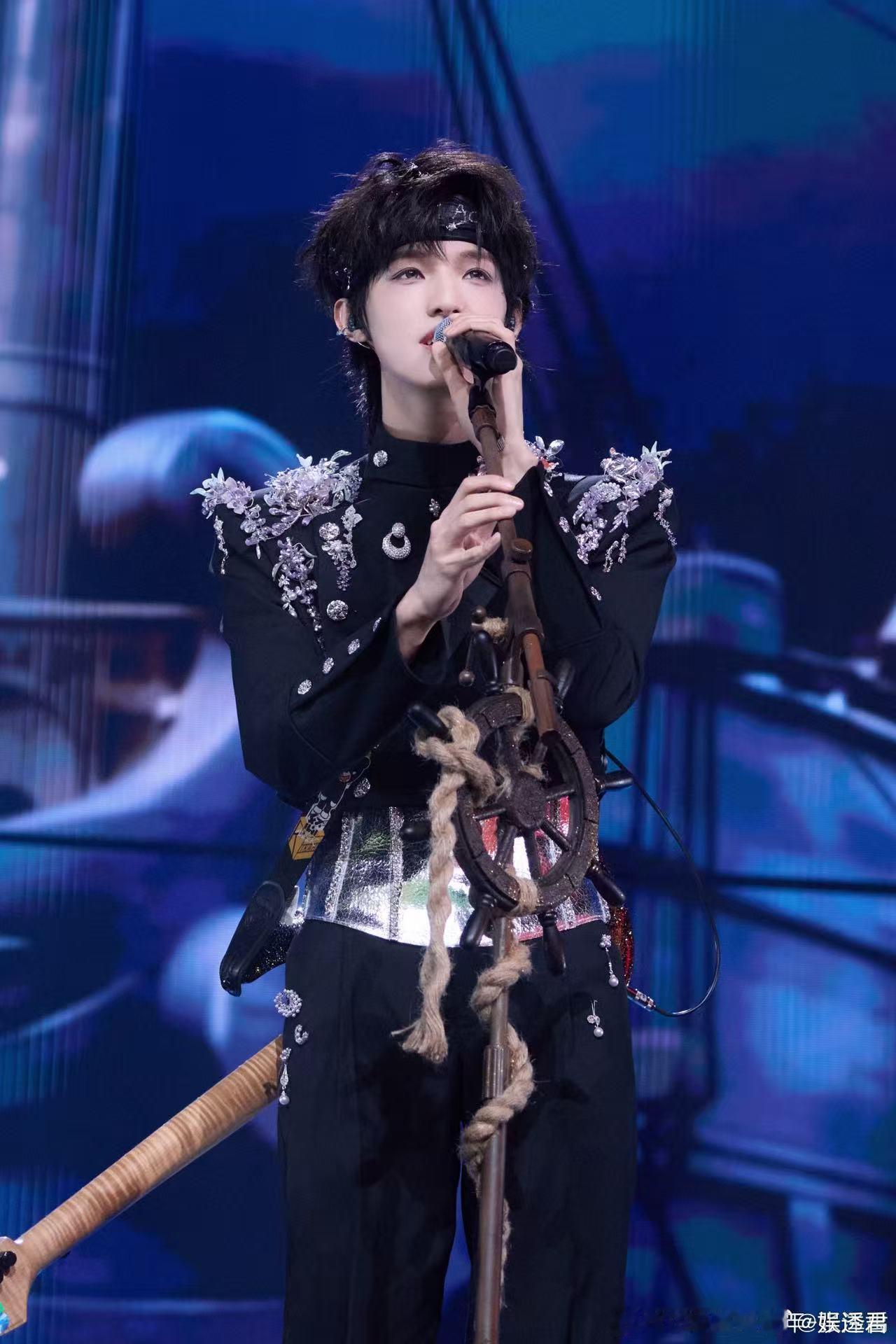 张泽禹黑发vs绿发 看了黑发想沉沦，看了绿发又心动，张泽禹真的把两种发色都驾驭到