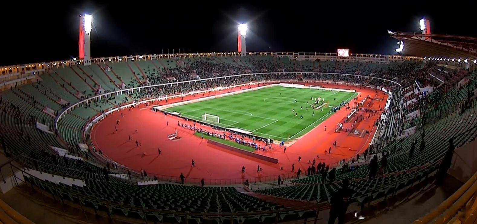 【免费看球】巴黎人报：昨晚非洲杯埃及vs津巴布韦的比赛开始时，体育场内还有大量空