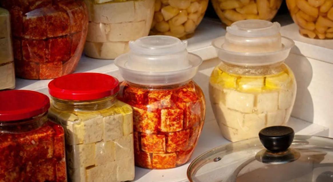 八十年代中国人的餐桌上有什么？食物种类虽有限，为何依旧让当代人深深怀念那个味道？