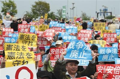 共参考15篇资料
东京街头这一幕刷屏了！法中青年举标语喊醒日本正视历史，看完直接