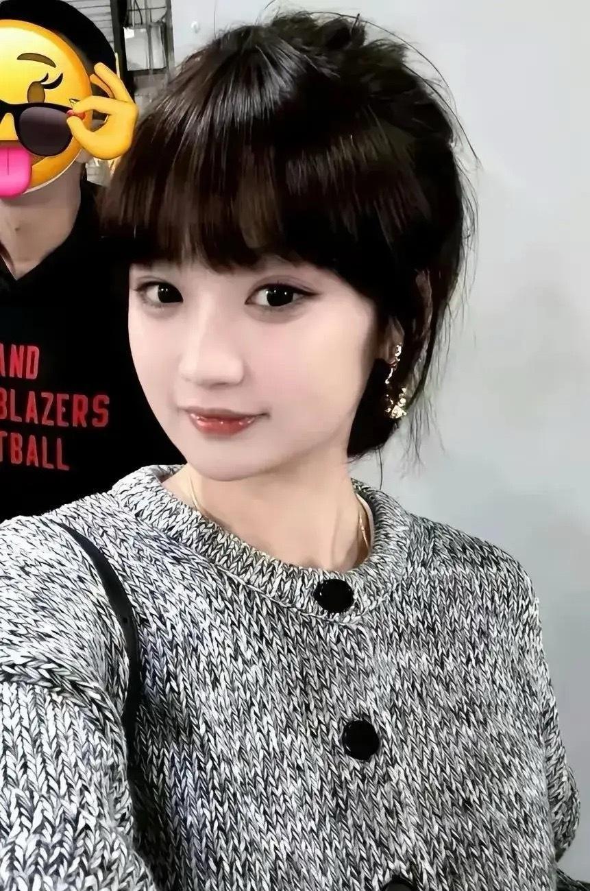 这下好了，杨瀚森女朋友压力真的来了！
作为一个大学生，本来她只想低调做杨瀚森的女