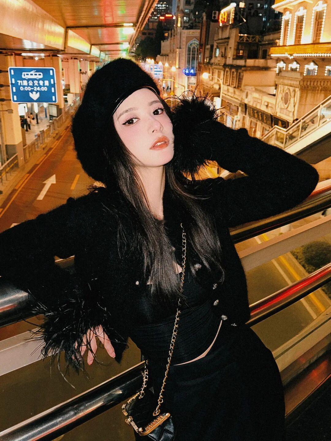 在天桥上赶一场灯火阑珊💫