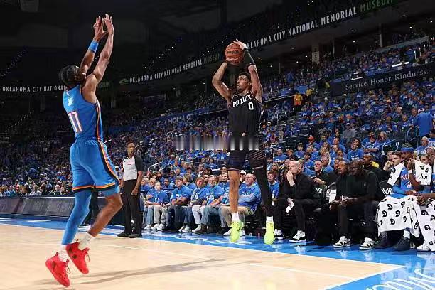 瑞安-邓恩这个赛季的表现与上赛季相比似乎没有任何区别，进攻端没有任何提升，得分能