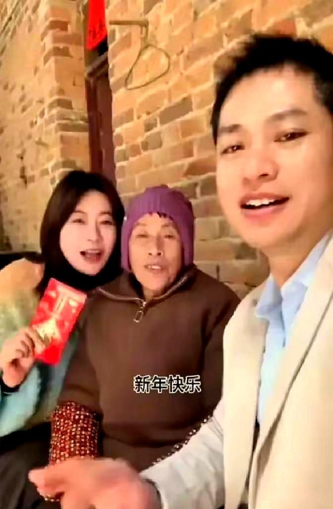 海哥辛辛苦苦撮合的“家人”，终究还是拧不过小芬家的“亲戚”。
 
小芬那边，一场