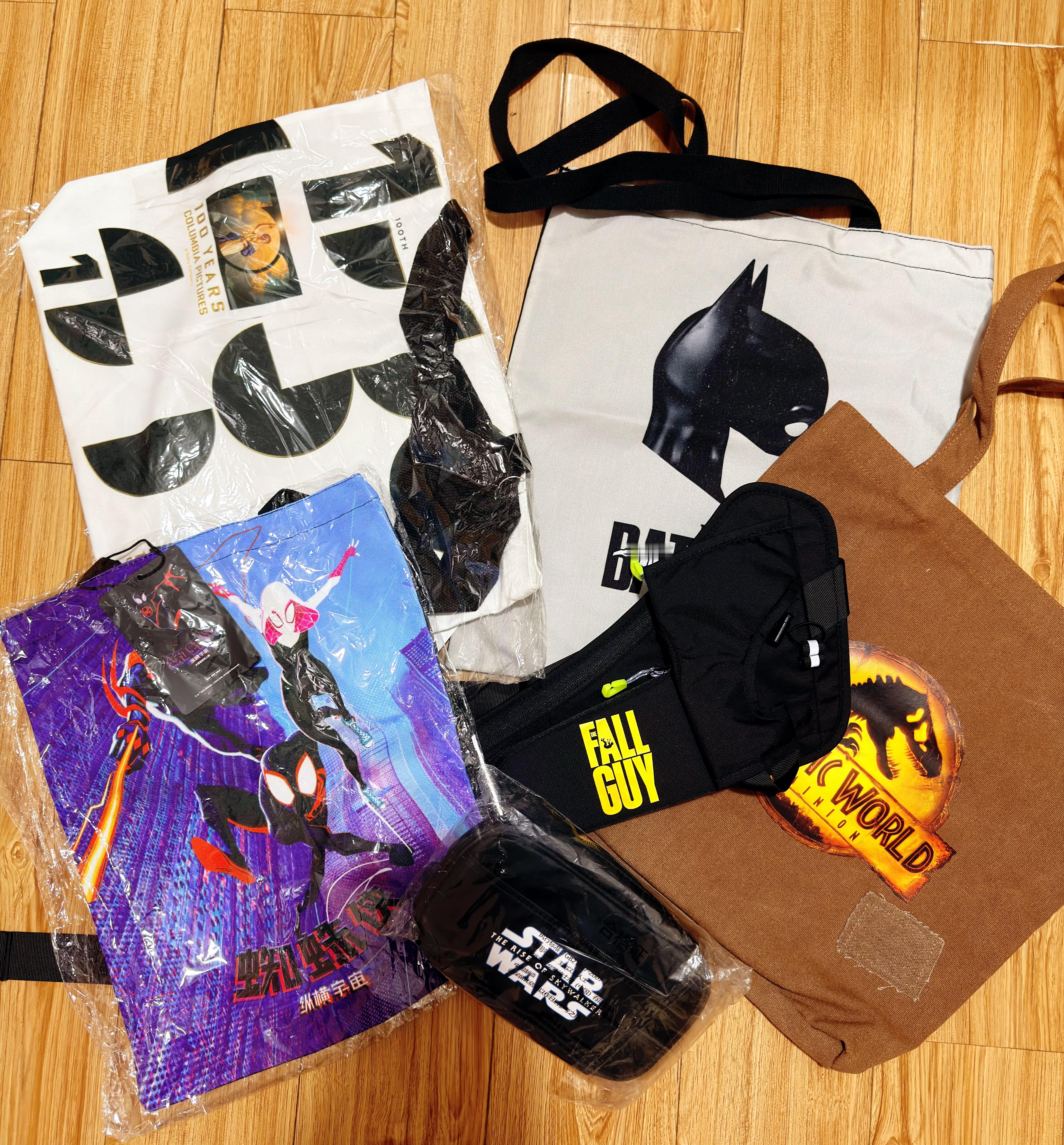 不定时福利~随便，抽1位铁粉送这些电影主题包包，明天平台开奖！ ​  ​​​