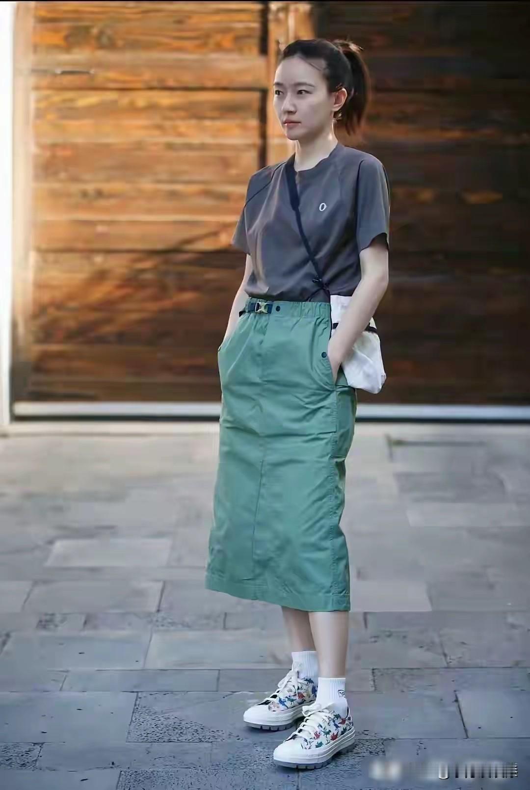 我看看有多少朋友跟我一个审美？
我觉得焦俊艳美爆了，她有那种既漂亮又帅气的美，所