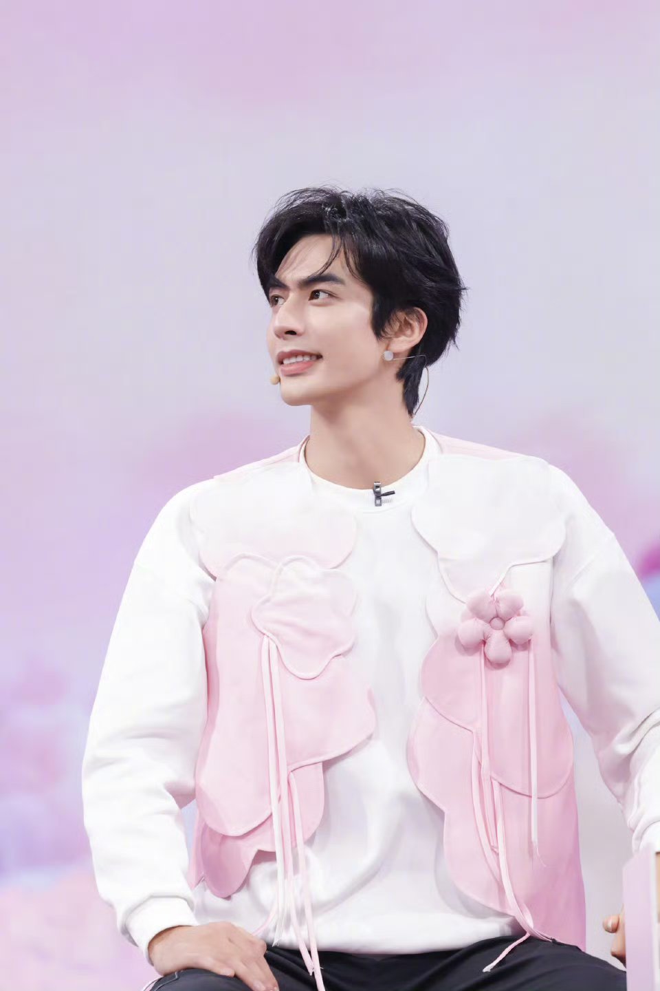 你好星期六跨年档大片上线好六跨年档顶配狂欢已加载完毕，这次直接把跨年派对搬进屏幕