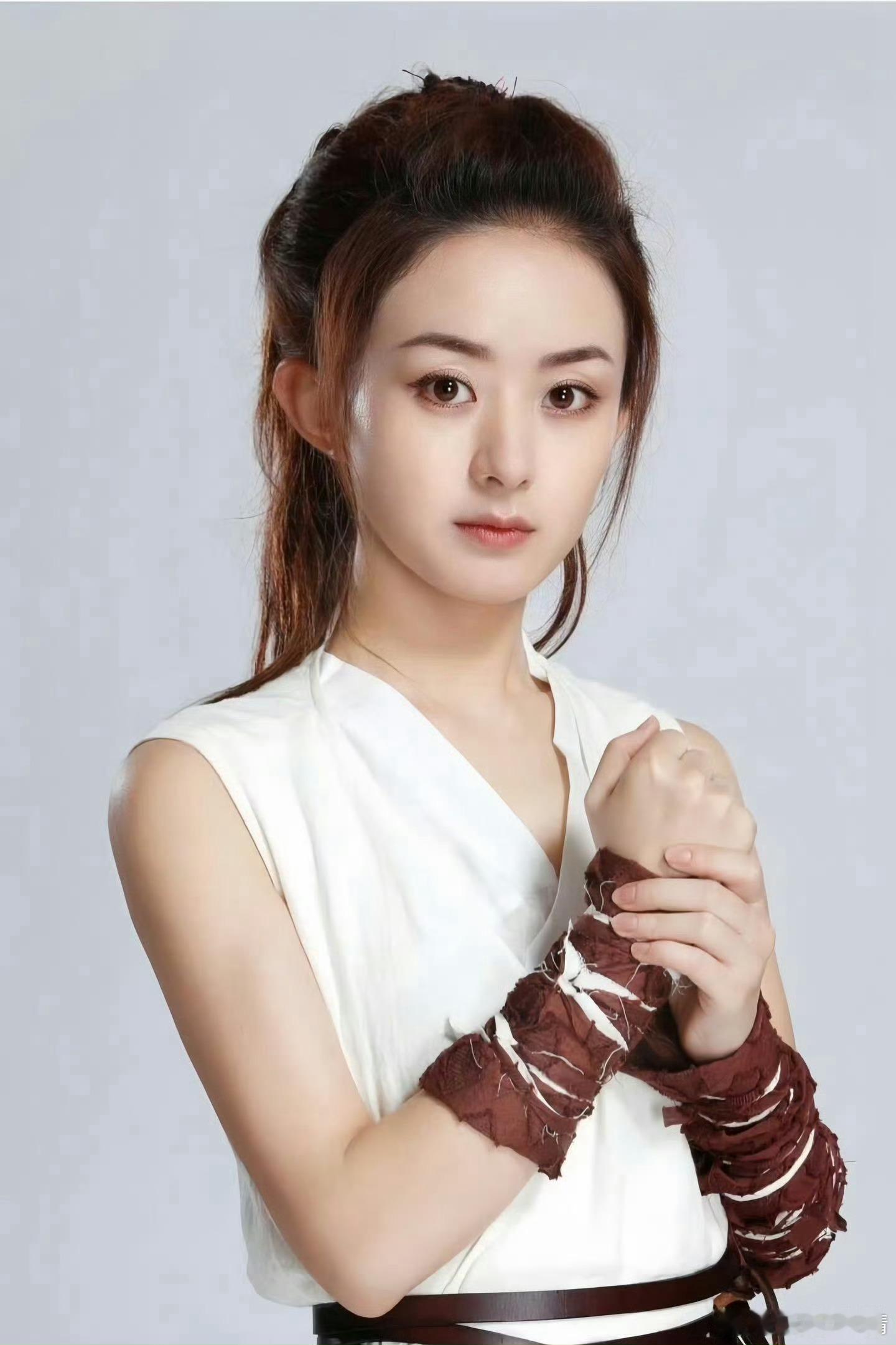 当时我觉得是雷剧就是因为这个头发……完全不觉得是古装 