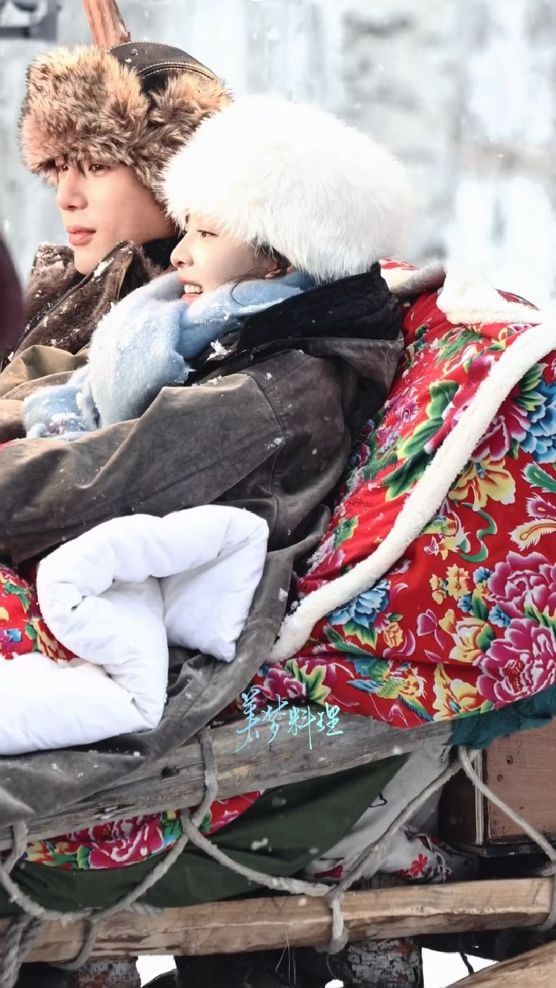 章若楠王安宇这氛围感版东北爱情故事，现偶的神到了东北也要入乡随俗坐马拉车