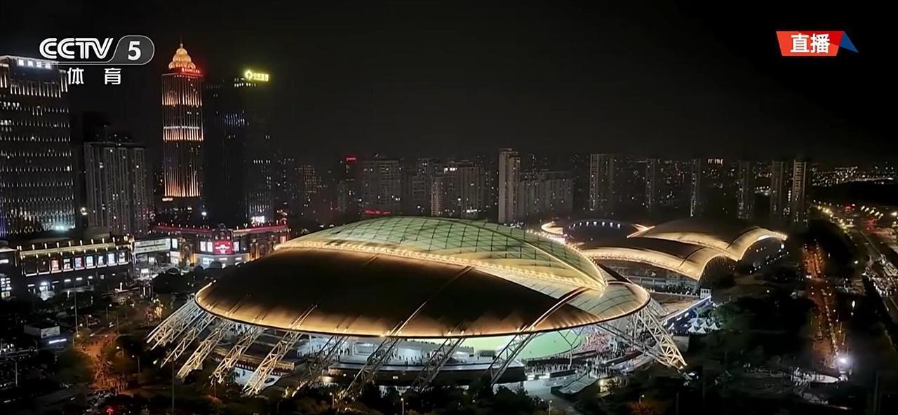 26年苏超还有两个多月就要开始新赛季，众所周知，去年开幕式是在镇江主场进行。今年