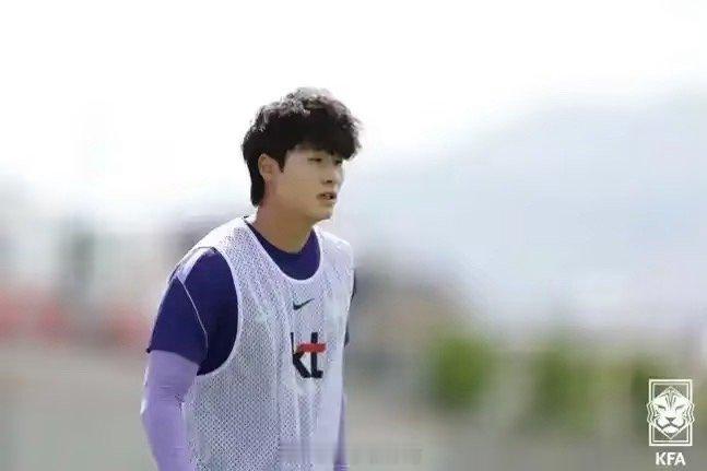 根据YTN在内多家韩国媒体报道，韩国国脚中卫金太炫在训练中扭伤脚踝，能否参加世界