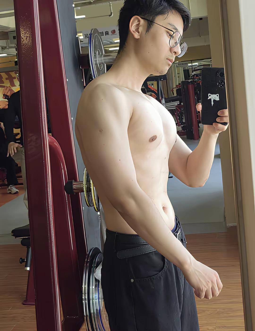 春日生活打卡季最近天气太适合出门了。公园里到处都是运动的人，而最亮眼的还是那些身