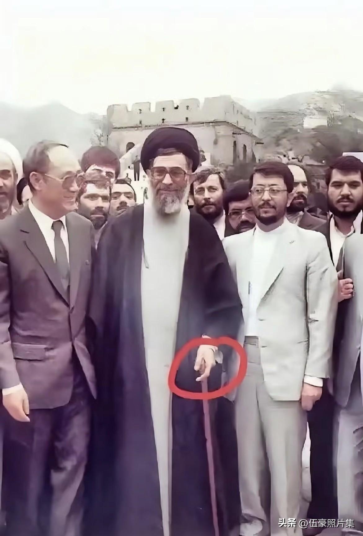 1989年5月10日，时任伊朗总统的赛义德·阿里·哈梅内伊访华期间，登上了北京八