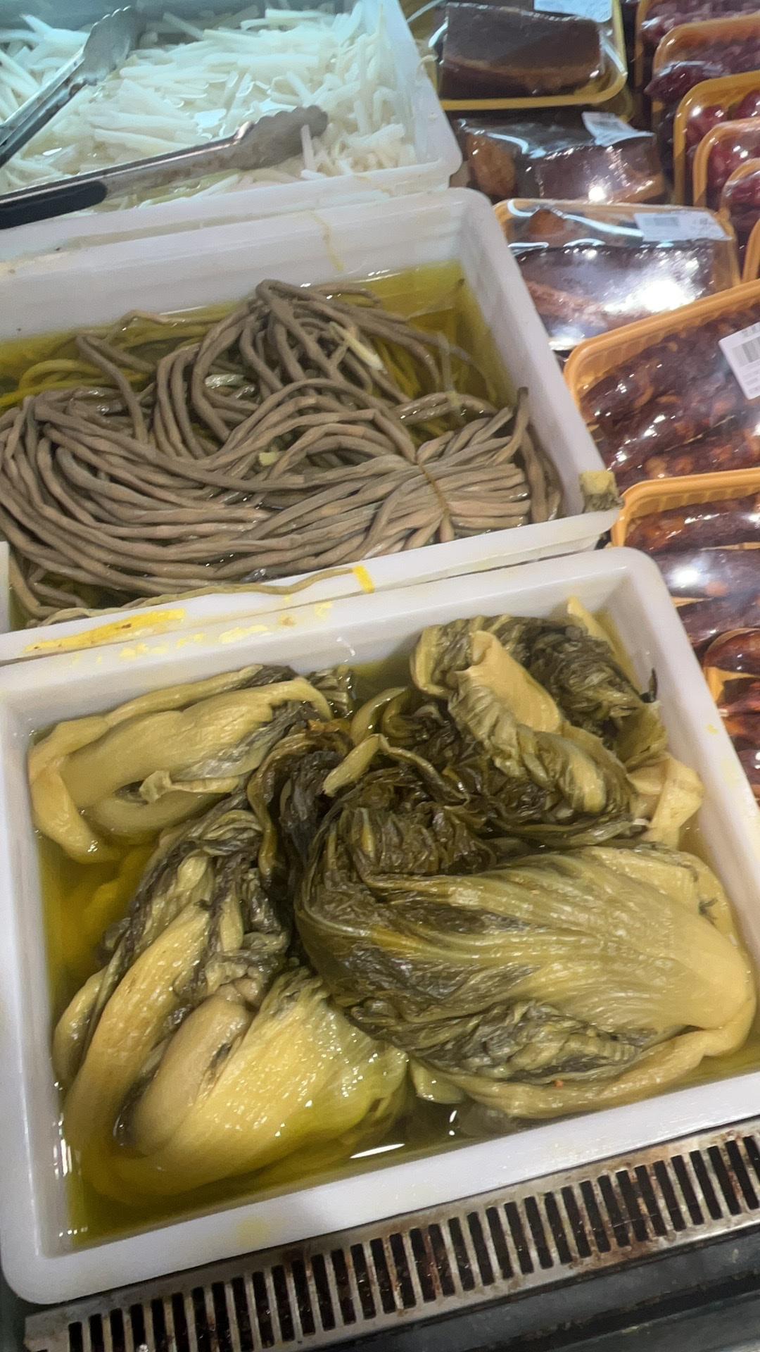 童年的时候过生日吃蛋糕吗?没有，以前家里都没有这个条件的，有鸡蛋吃