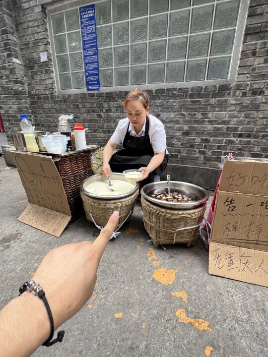 重庆解放碑！0r豆腐脑谁还没吃过！