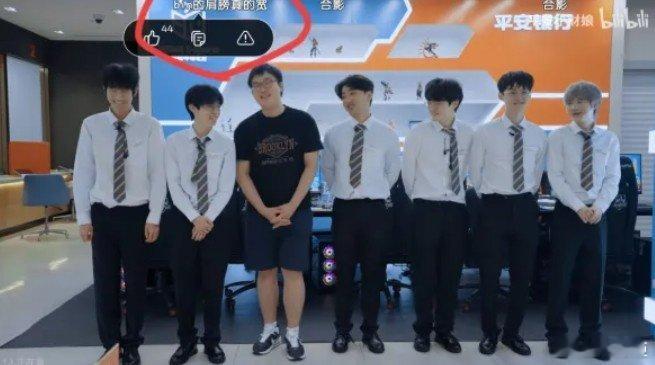 被网友狠狠逮捕🙂Bin在B站装路人 发弹幕夸自己肩宽网友查询Bin的B站历史发