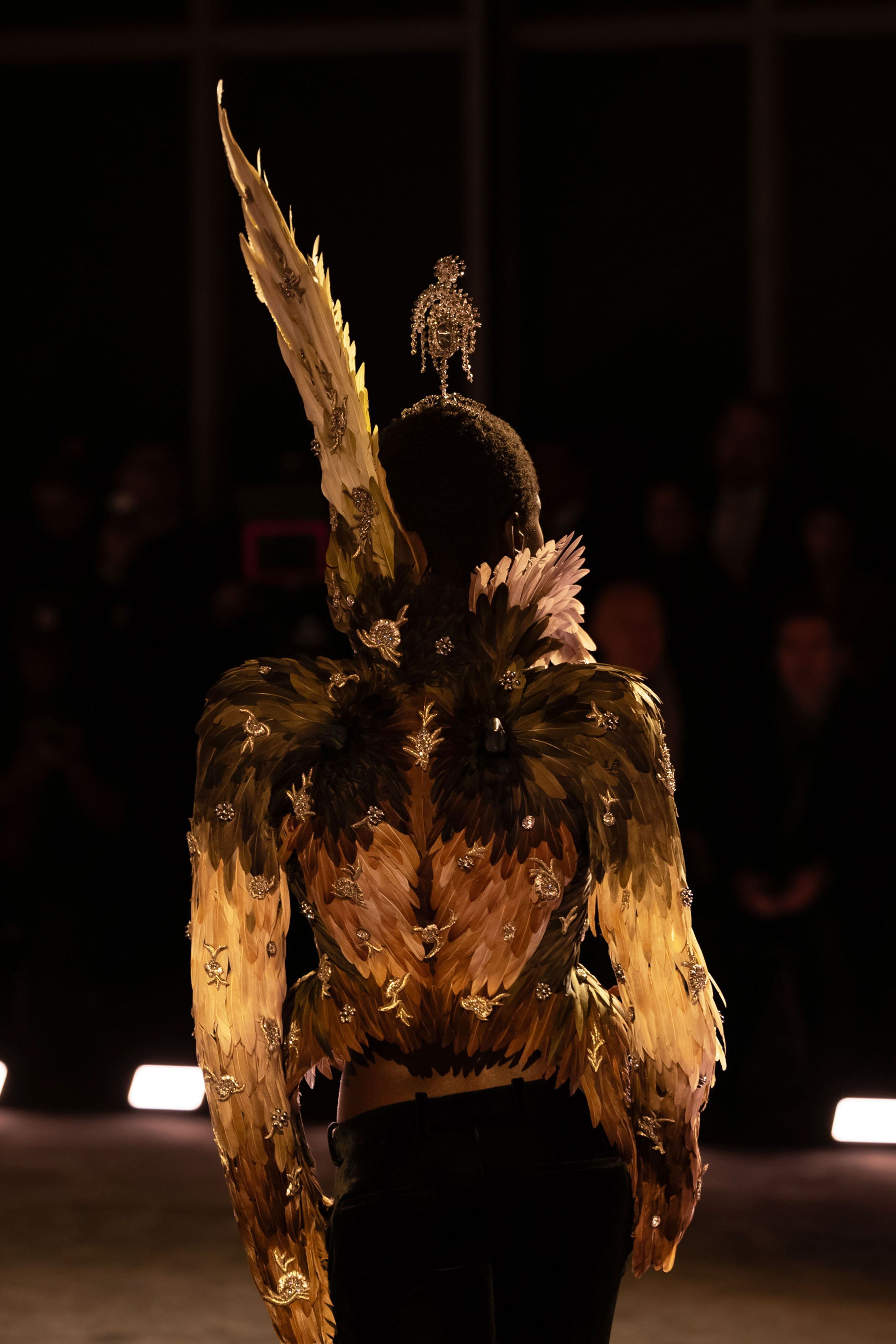 Schiaparelli 春夏高定系列的这件压轴 Look 也被姐正式开光 ！品